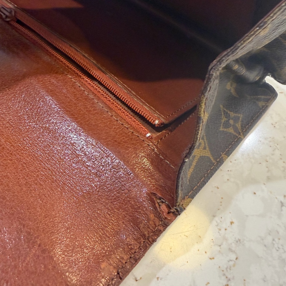 Designer Monogram Vintage Leather Clutch Bag - Picture 13 of 14